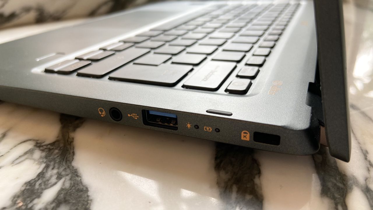 Acer Swift 5 ports on right side