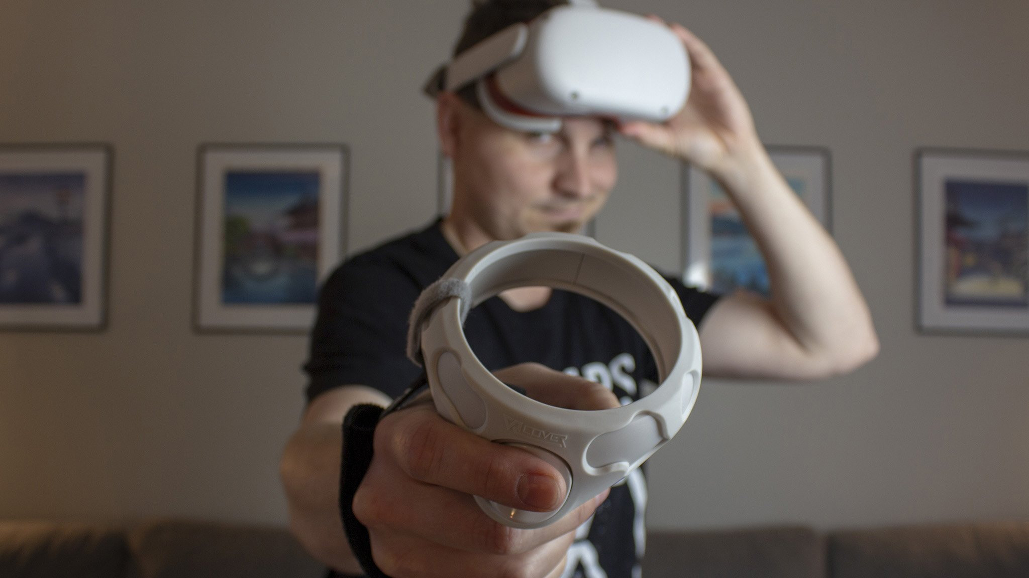 Gamer using vr glasses and controller to play video games. Man with virtual  reality goggles holding joystick in front of computer, playing online game.  Player having fun with games Stock Photo 