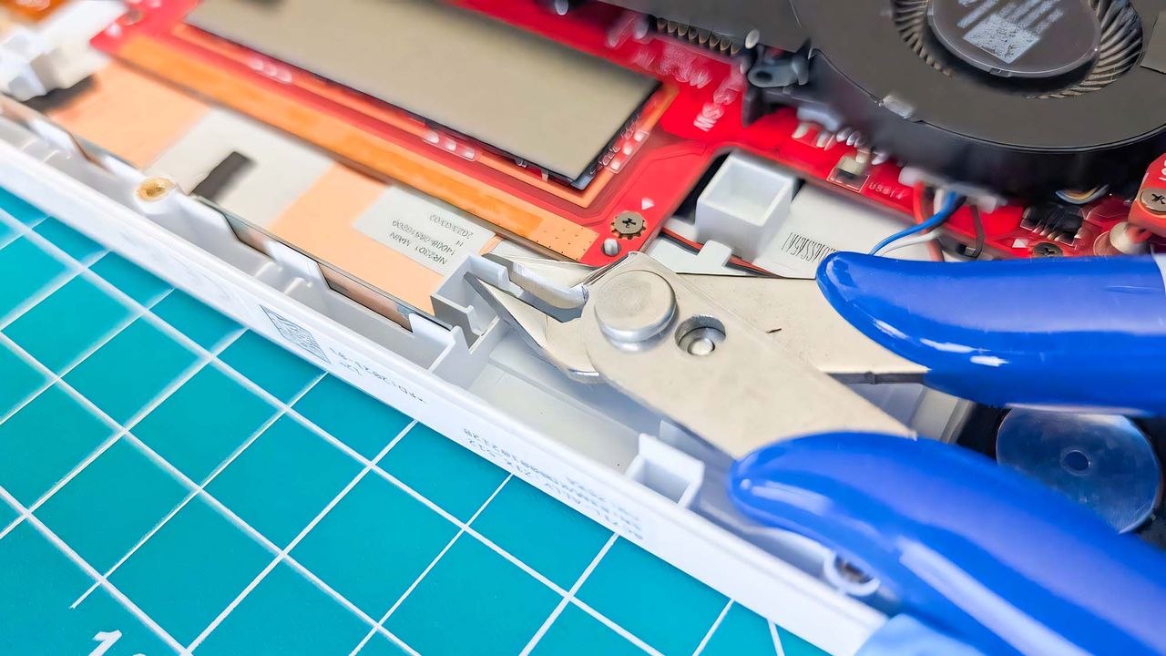 The Flush Cutter tool cutting some plastic inside the ROG Ally casing.