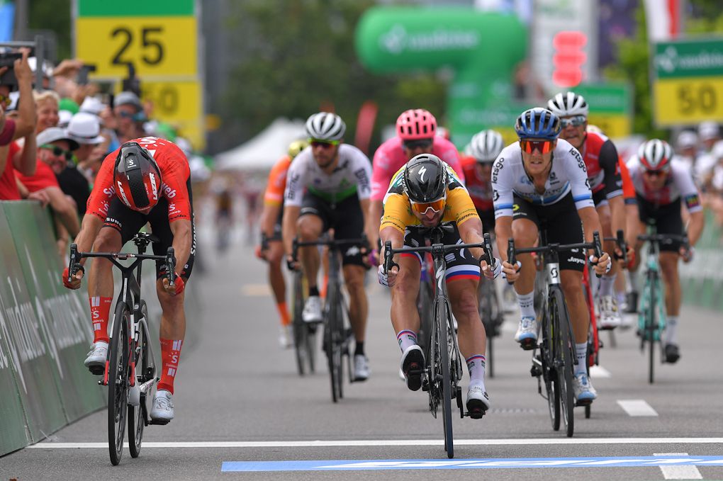 Michael Matthews beats Peter Sagan to the line for second at the end of stage 4 at Tour de Suisse