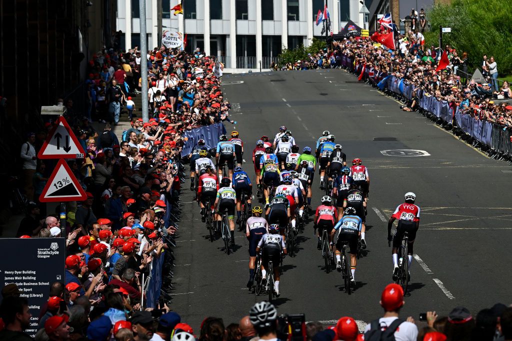 Fans cheer on the field on a punchy climb on the Glasgow circuit