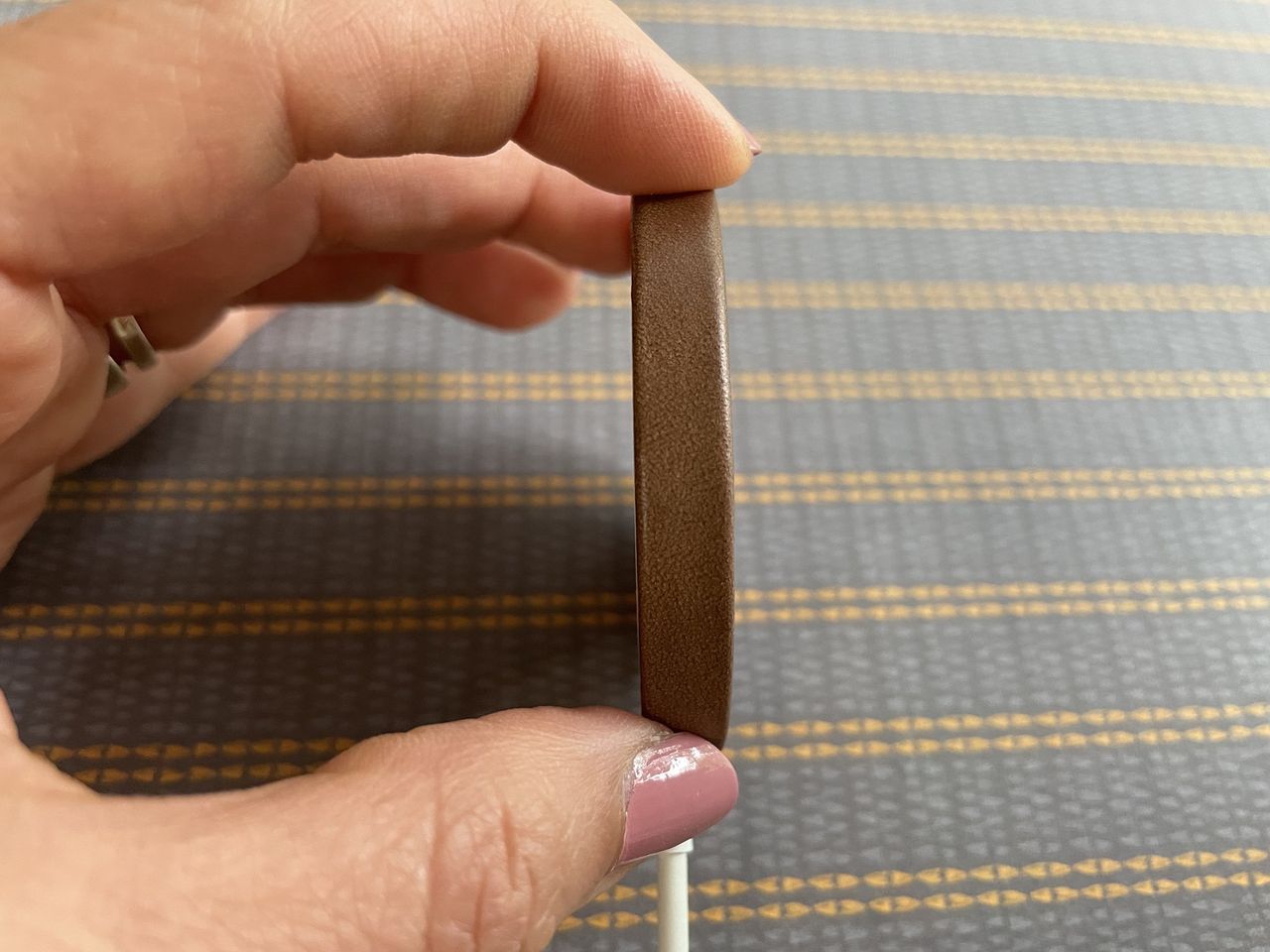 Nomad Leather Cover For Magsafe Lifestyle Side View