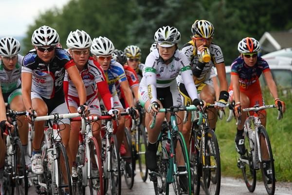Grace Verbeke (Lotto Ladies Team), Marie Lindberg (Redsun Cycling Team), Lauren Kitchen (Australia), Kimberly Anderson (HTC - Columbia Women) and Jennifer Fiori (Top Girls Fassa Bortolo - Ghezzi) at the front of the bunch