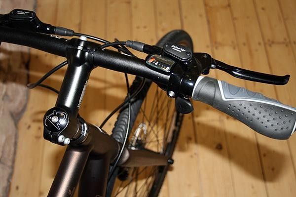 The S'Presso 18-D features clean lines, with cables hidden out of sight.