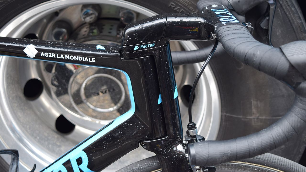 The aero Factor ONE has a hinged steerer at the front end of the bike