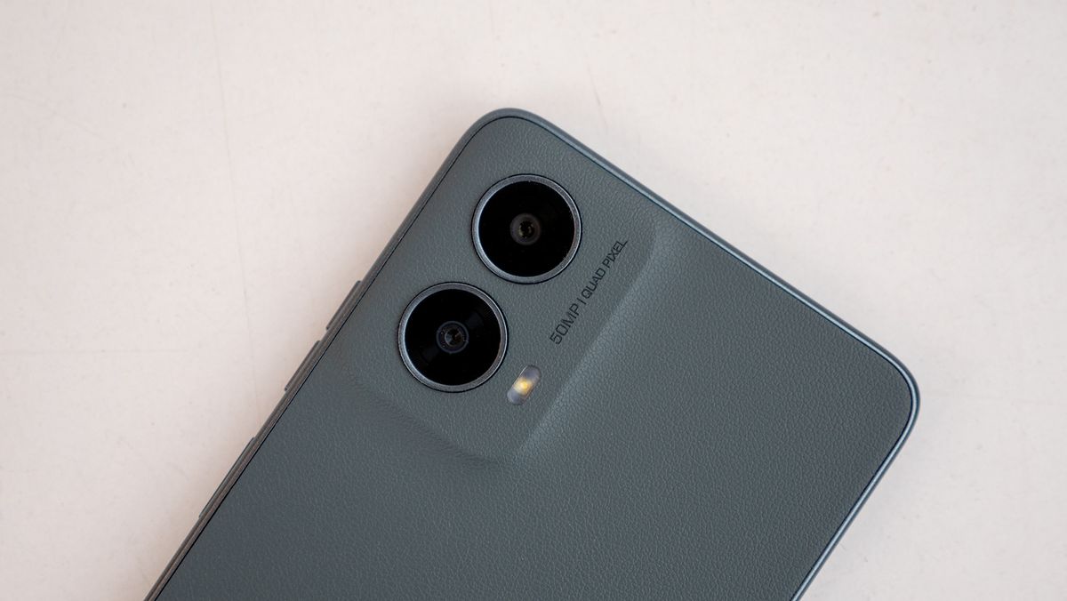 The vegan leather back of the Moto G 5G 2024