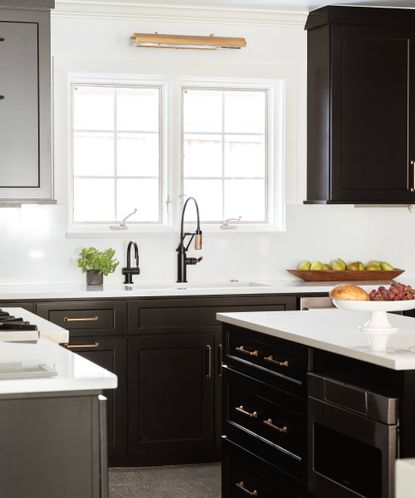 17 Two-tone Kitchen Ideas That Will Create Chic Contrast 