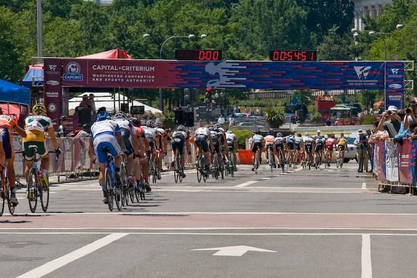 The field starts to develop gaps after almost an hour of racing.