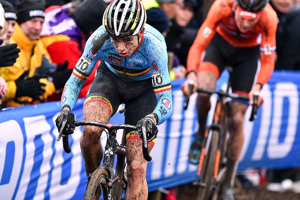 Wout Van Aert and Mathieu van der Poel were out front early in the race