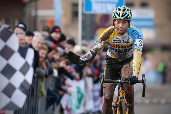 Tom Meeusen races toward a podium finish