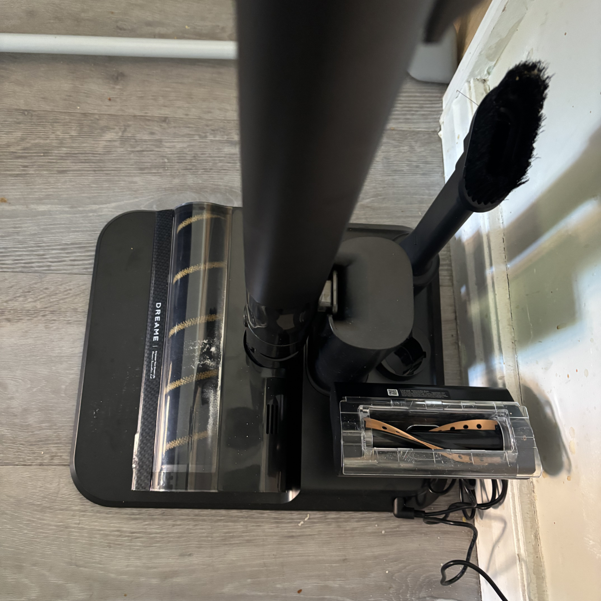 Dreame V20 Pro Cordless Stick Vacuum charging and storage station