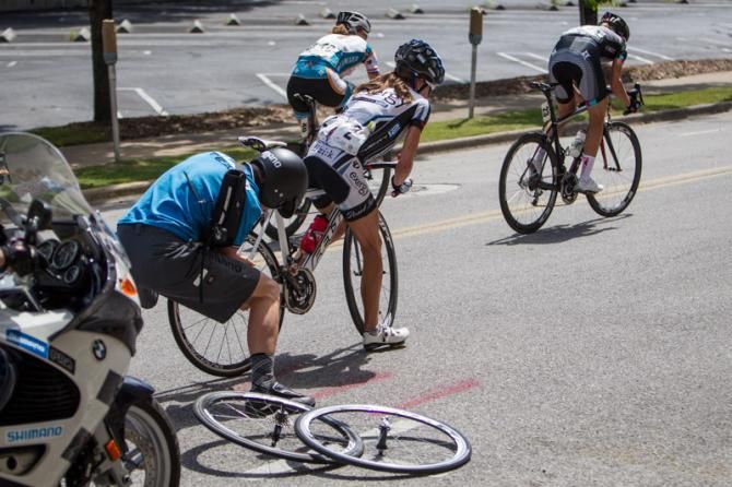 Mara Abbott (Exergy-Twenty16) is passed by the chase group after a flat ruined her solo breakaway.