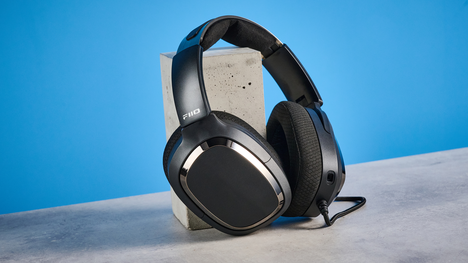 A black FiiO FG3 gaming headset