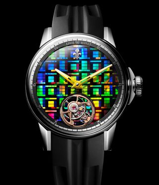 Luminescent watch with multi-coloured dial