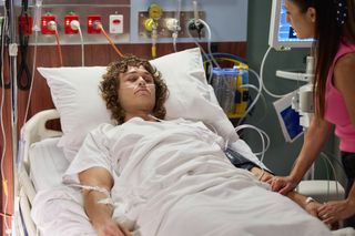 Home and Away spoilers, Theo Poulos, Leah Patterson