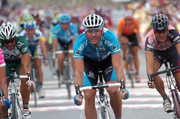 Alessandro Petacchi (Milram) narrowly missed out on winning the field sprint for fourth.