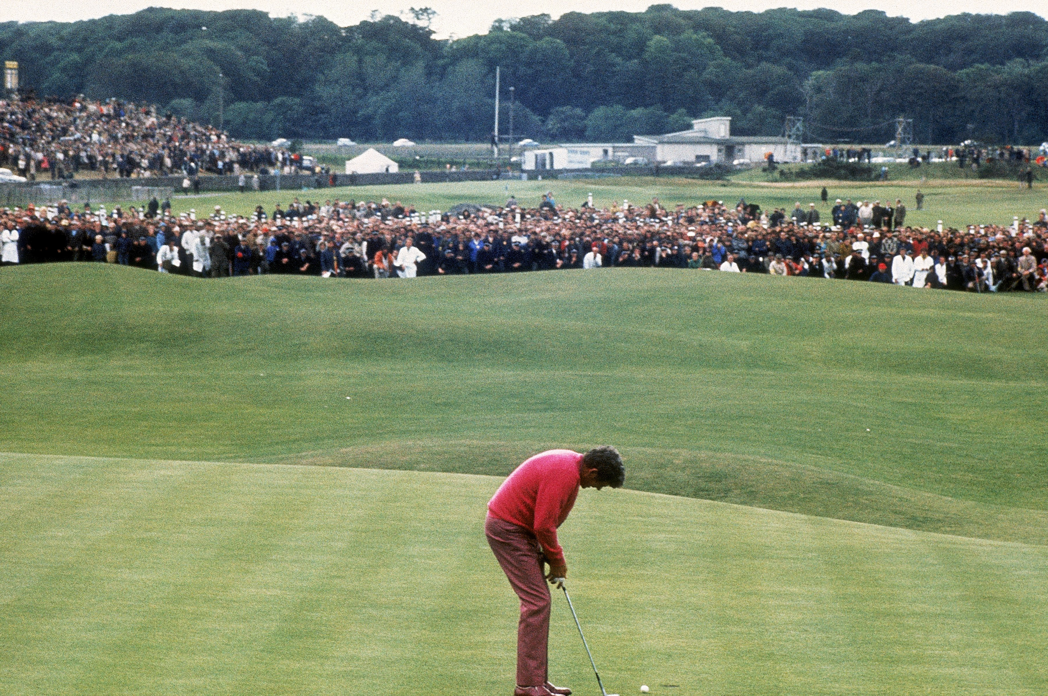 Doug Sanders misses a short putt at the 1970 Open at St Andrews