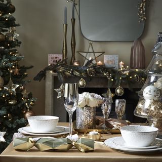 Christmas tablescape with gold tabelcloth and accessories.