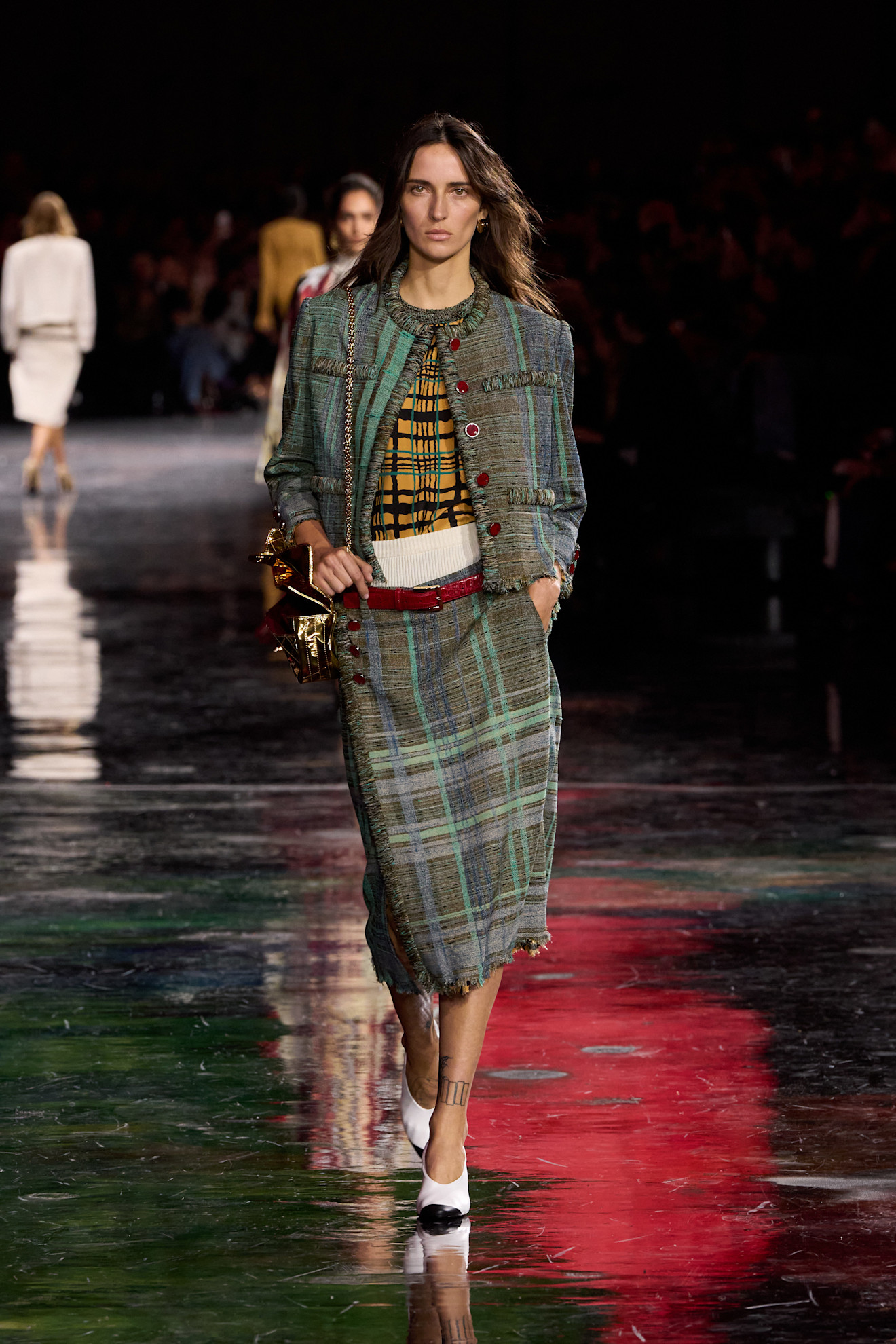 A model walking the Chanel Spring/Summer 2026 runway.