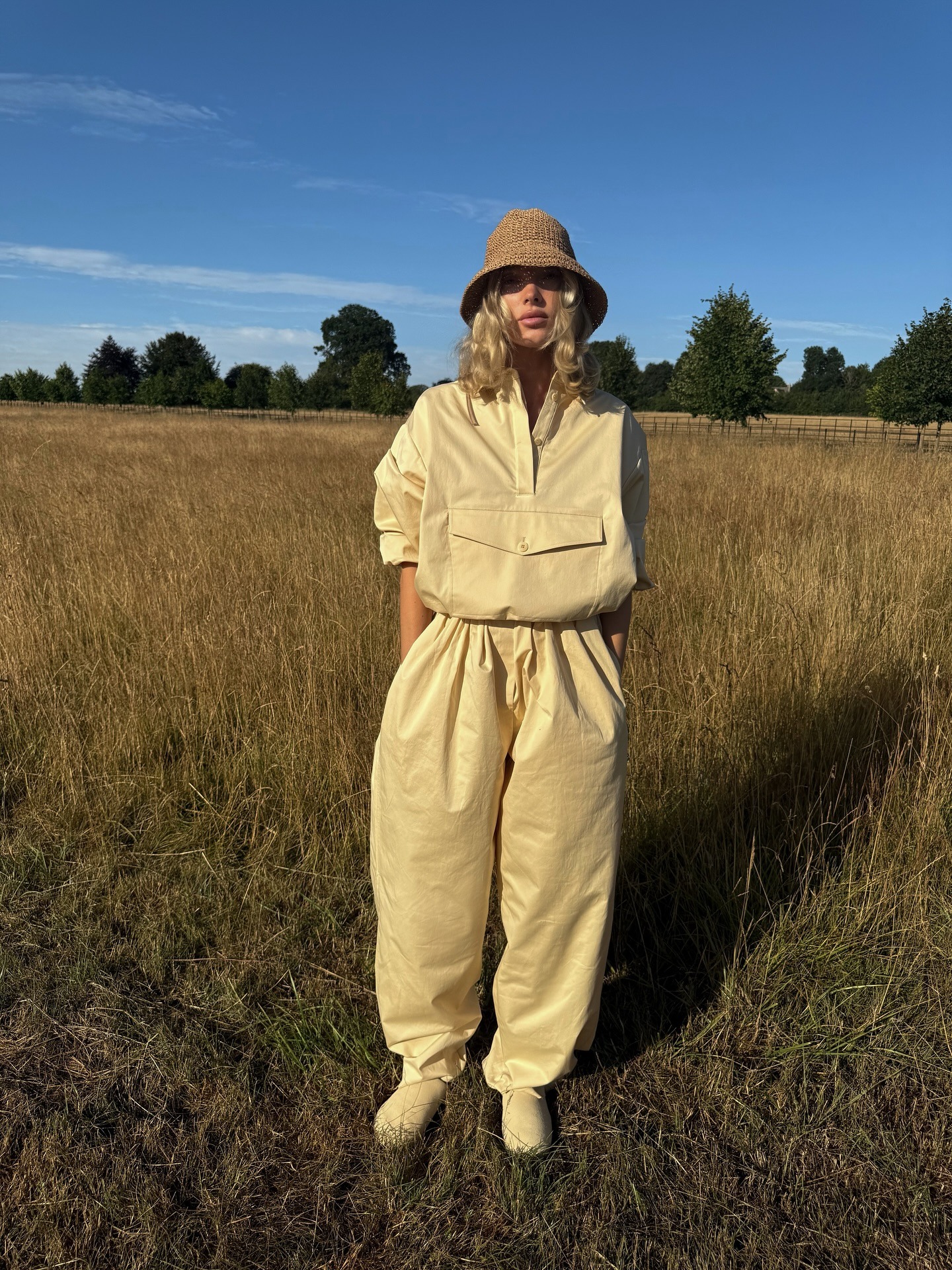 Woman wearing summer bucket hat outfit.