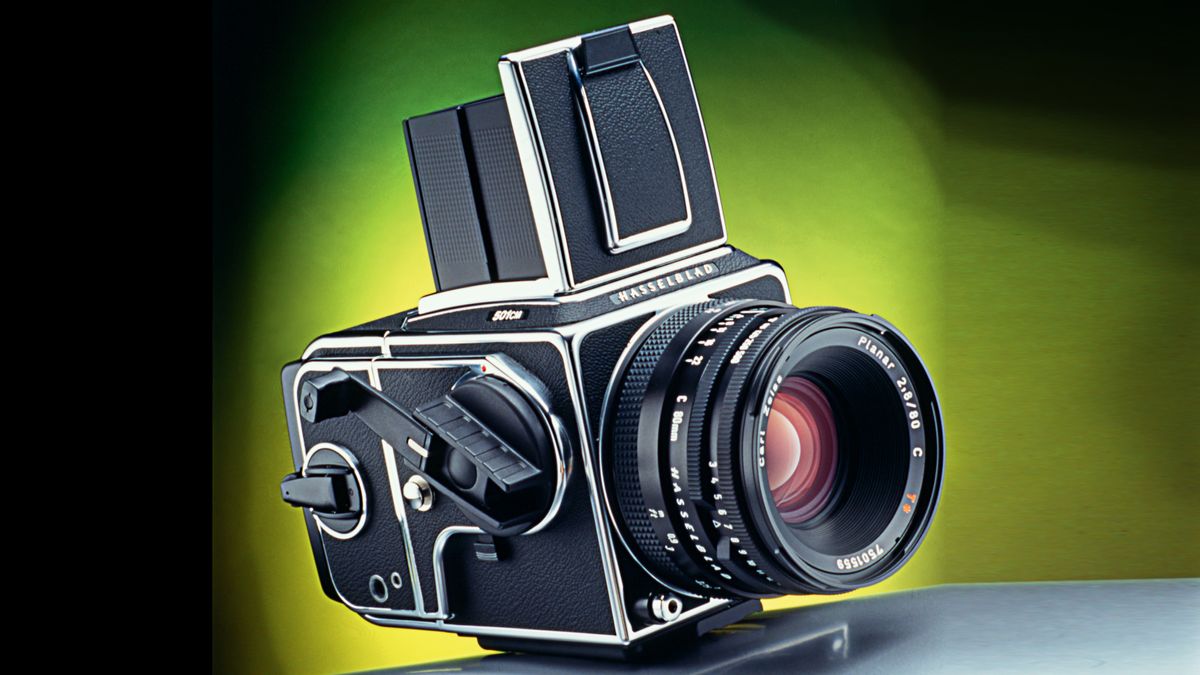 Medium format film cameras: a complete history