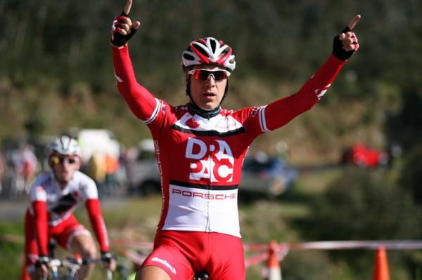 Floris Goesinnen takes the win