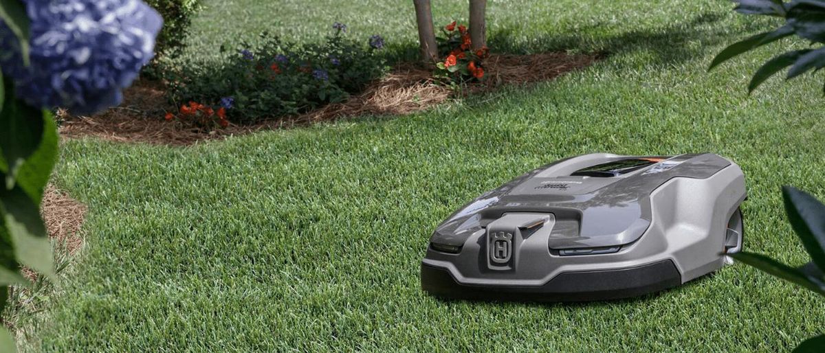 Husqvarna Automower 415X robot mowing grass