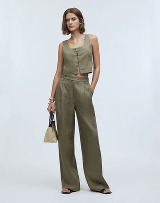 Madewell in green linen vest and linen pants