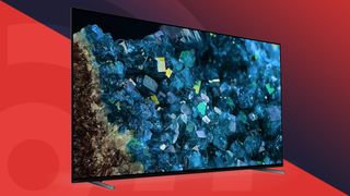 Paras OLED TV: Sony A80L punaisella TechRadar-taustalla