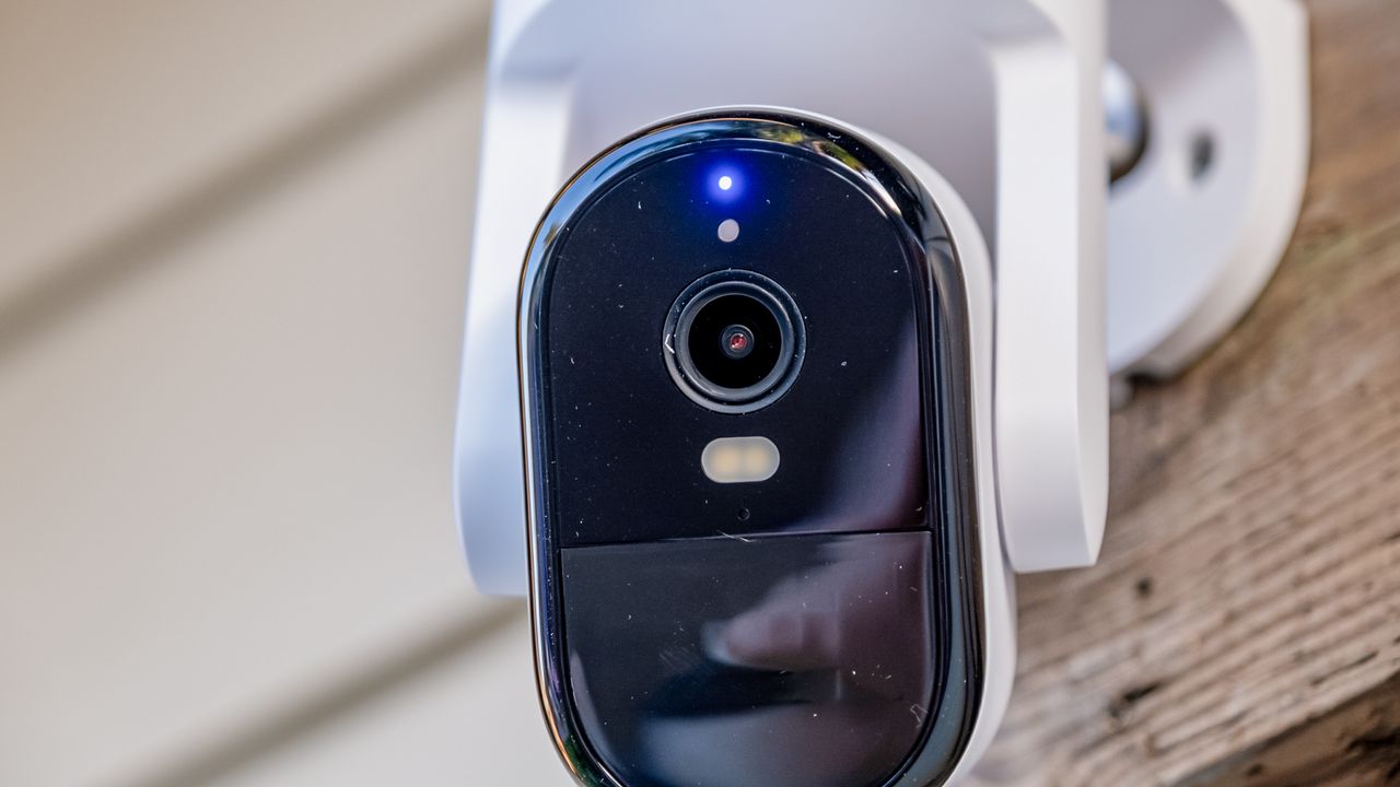 Arlo Essential Outdoor pan tilt camera