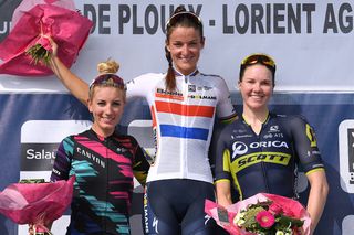 Elizabeth Deignan atop the GP de Plouay flanked by runner-up Pauline Ferrand-Prevot and third-placed Sarah Roy