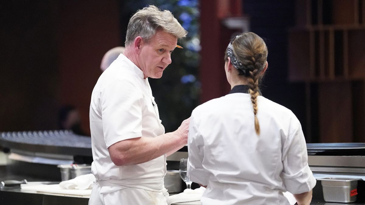 Gordon Ramsay and Contestant Sammi in Hell&#039;s Kitchen season 22