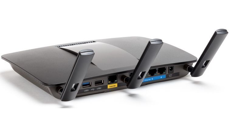You can easily plug in a variety of devices and adjust the angle of the antennas of the EA6900.