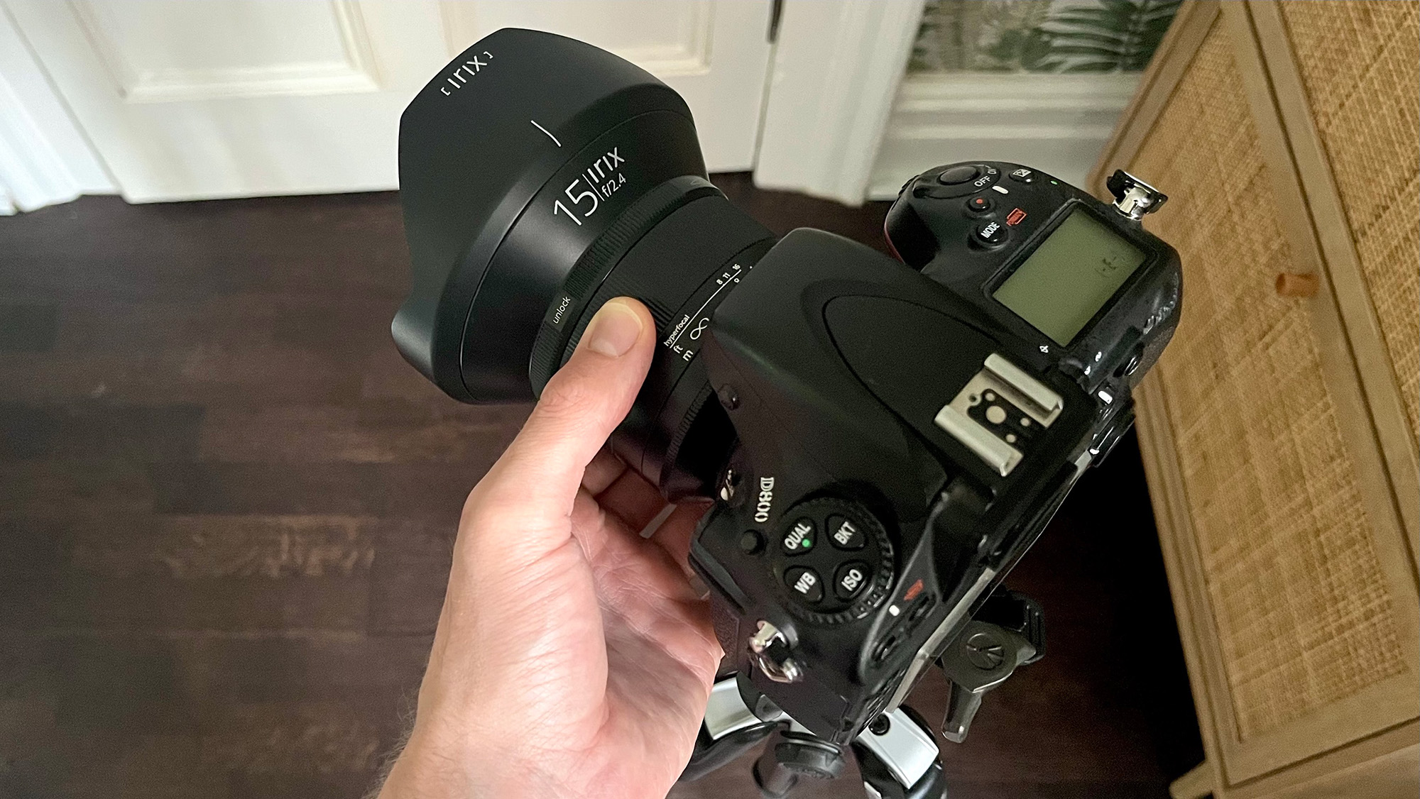 Hand turning focus ring of IRIX 15mm f/2.4 Blackstone