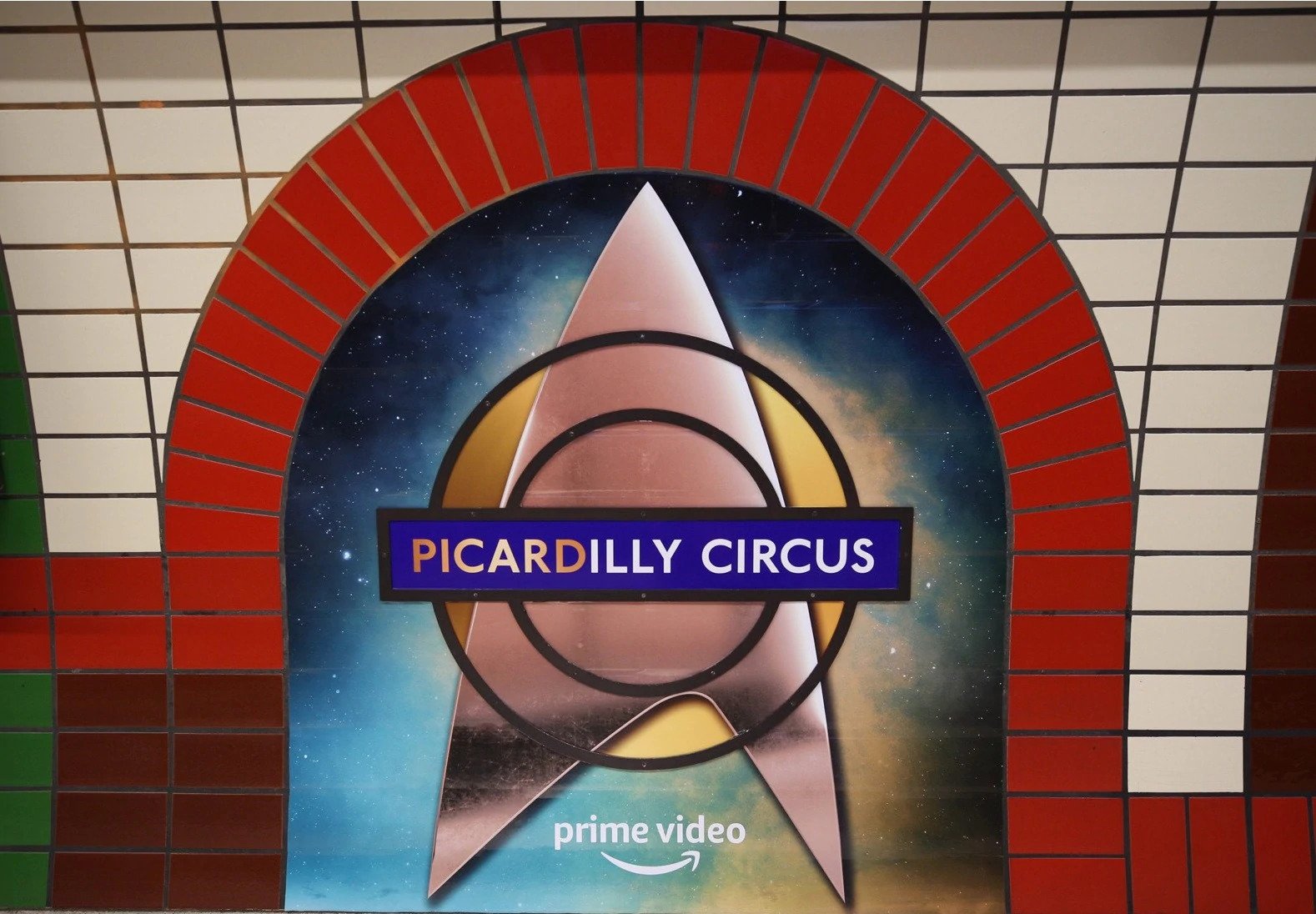 London's Picardilly Circus tube gets the ultimate Star Trek makeover