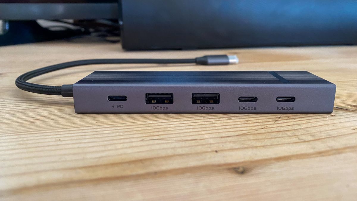 ugreen usb-c 6-in-1 hub ports
