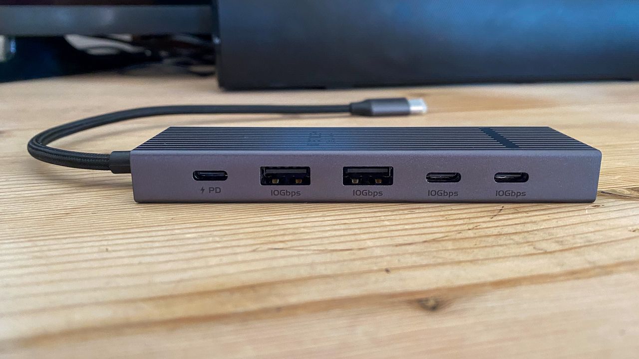 ugreen usb-c 6-in-1 hub ports