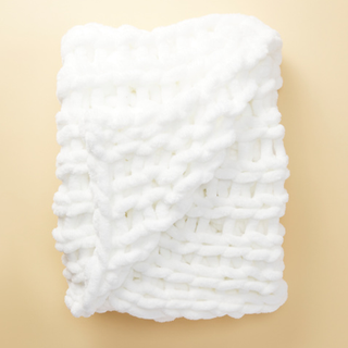 White loose chunky knit throw blanket