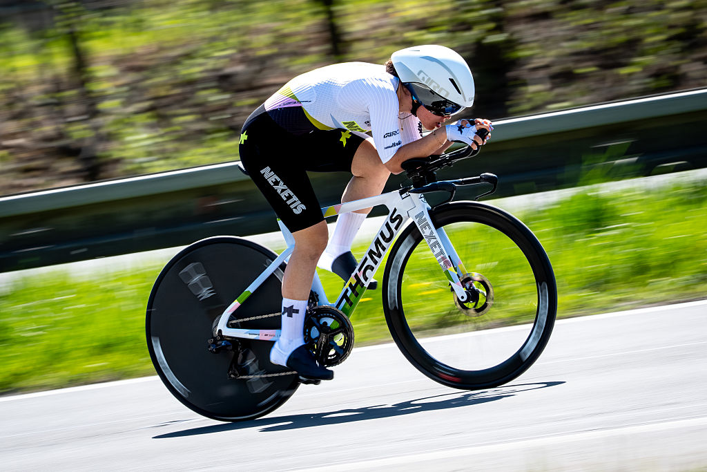 Jasmin Liechti time trialing