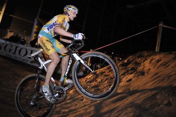 Bart Wellens hits the wall