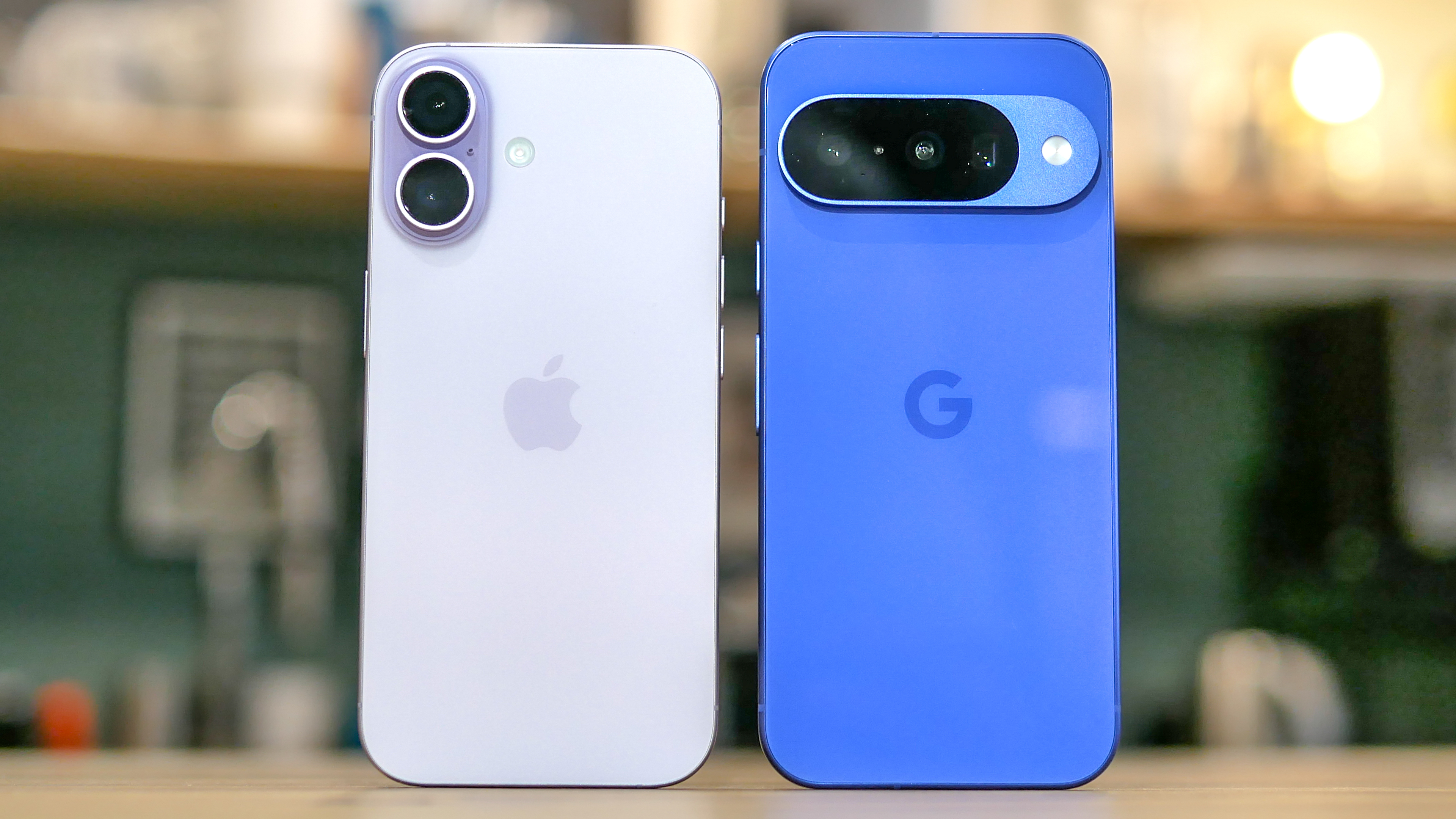 iPhone 17 vs Pixel 10.