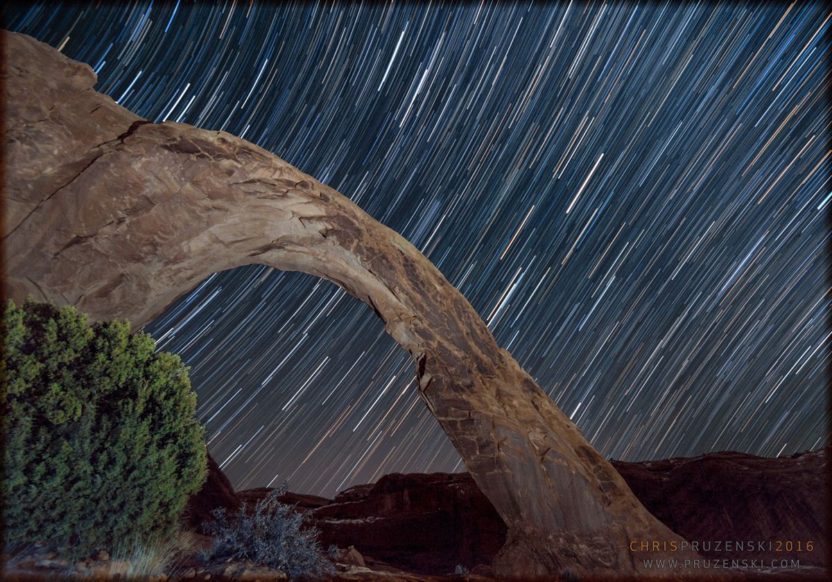 Star Trails Light Up Utah Desert in Stargazer's Stunning Image Space