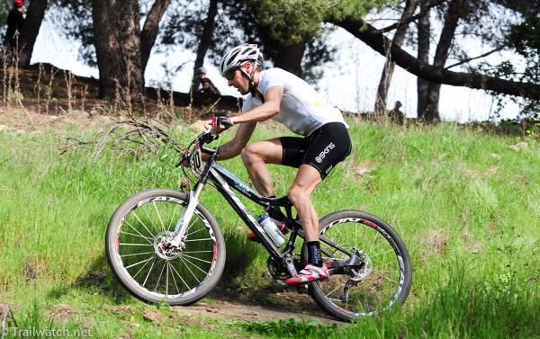 Sid Taberlay (Kenda-H2O Overdrive) on an off-camber trail