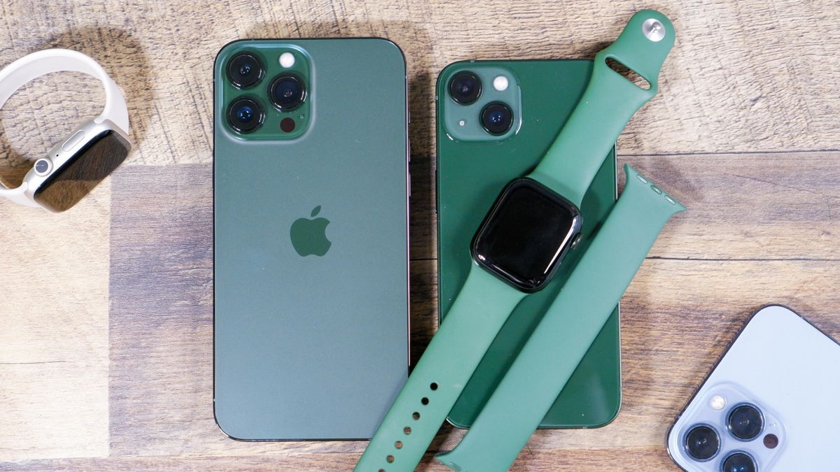 iPhone 13 iPhone 13 Pro Max and Apple Watch 7 all in green