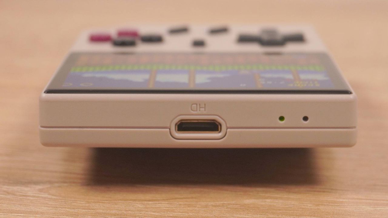 Top view Anbernic RG35XX handheld