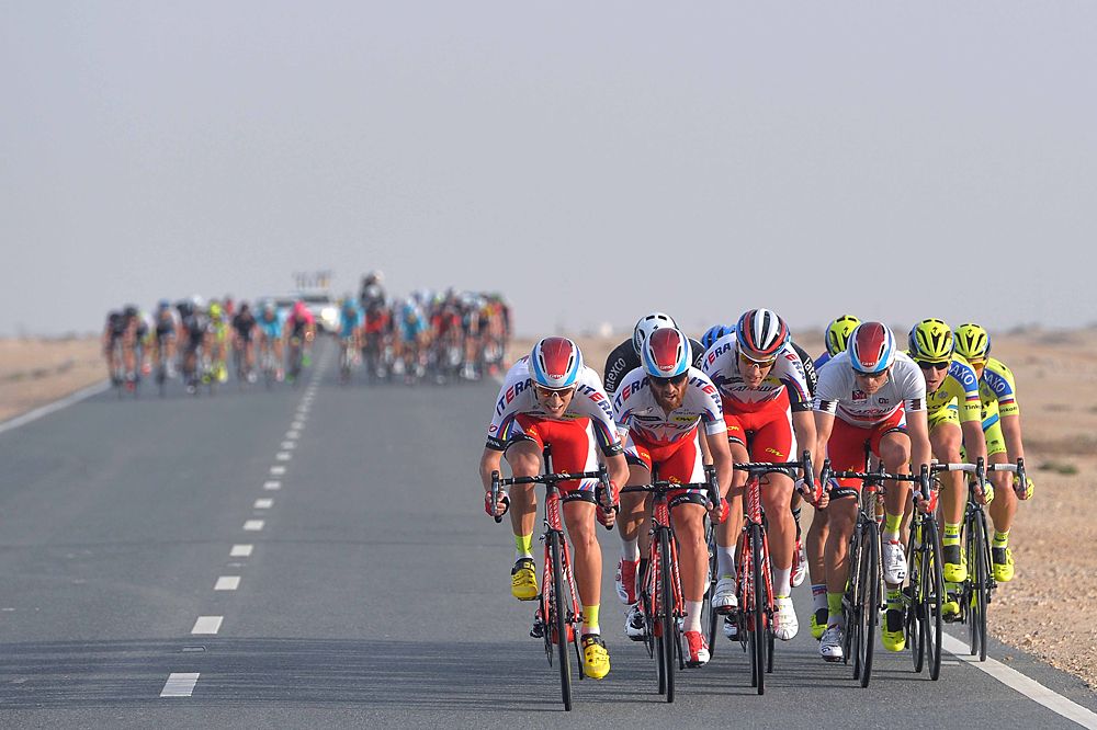 Katusha leads the split peloton