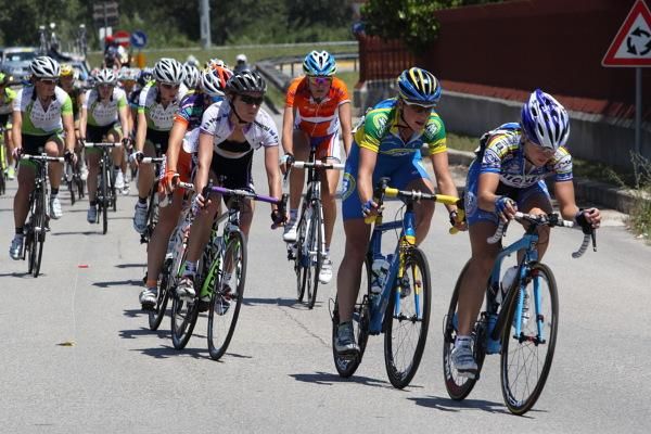 The bunch corners on a flatter section of the stage