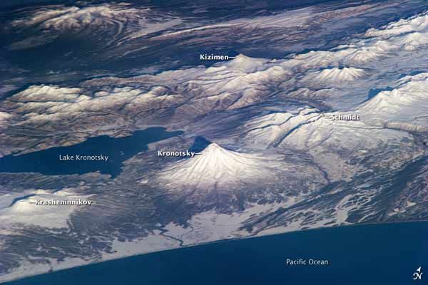 kamchatka-volcanoes-nasa-101207-02