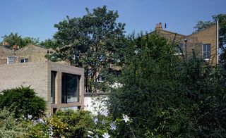16a Kings Grove Turning an unwanted infill site to their own advantage, Kings Grove is Duggan Morris's masterful re-use of an old workshop. The contemporary courtyard house makes the most of views across adjacent back gardens, with a rich brick and timber interior.