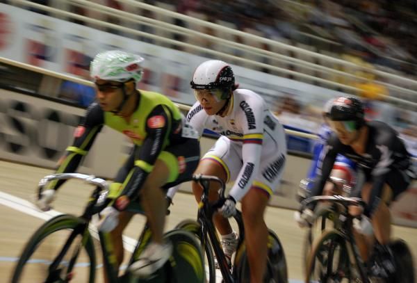 Colombian Fabian Puerta in the mix in the men's keirin